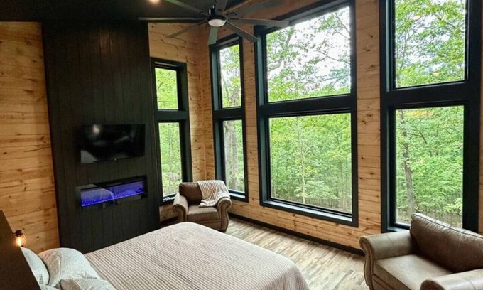 Sunrise Beach Cabin | On The Rocks Treehouse at Whiskey Woods
