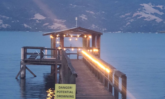 Lakeport House | On the water with Boatdock & Hot-tub, 14 guests at Lakeport