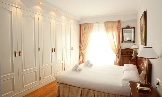 Antiguo Apartment | Ondarreta, gran piso junto a la playa de Ondarreta