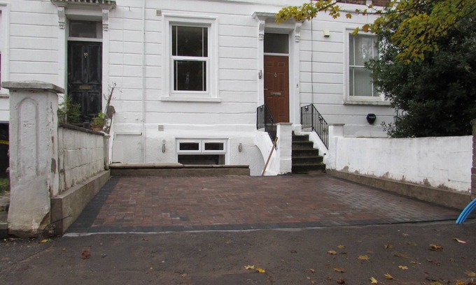 Saint Paul's Apartment | One Bedroom Apartment Near Centre