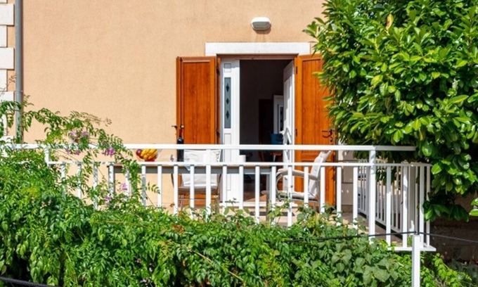 Kneza Apartment | One bedroom apartment near beach Kneža, Korčula (A-9168-a)