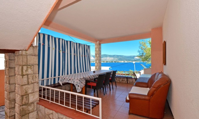 Arbanija Apartment | One bedroom apartment near beach Arbanija, Čiovo (A-8651-b)