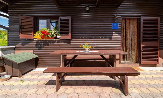 Prezid Apartment | One bedroom apartment with terrace Prezid, Gorski kotar (A-20260-a)