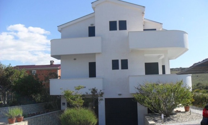 Ljubac Apartment | One bedroom apartment with terrace and sea view Ljubač, Zadar (A-14593-b)