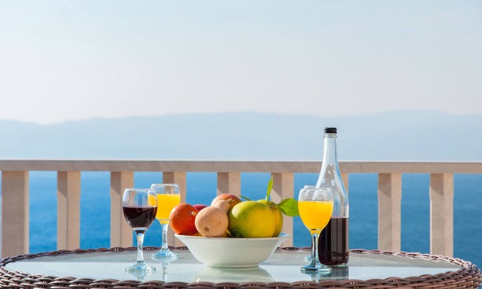 Pisak Apartment | One bedroom apartment with terrace and sea view Pisak, Omiš (A-2827-e)