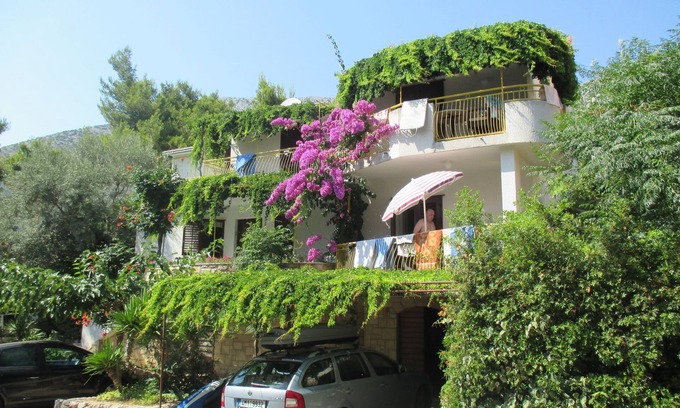Ivan Dolac Apartment | One bedroom apartment with balcony and sea view Ivan Dolac, Hvar (A-4584-c)