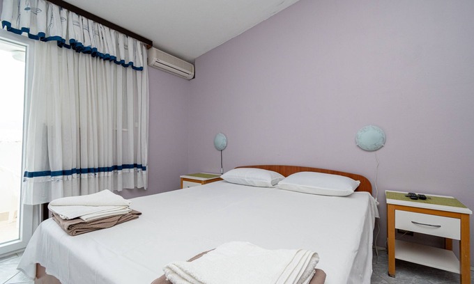 Zrce Apartment | One bedroom apartment with terrace and sea view Sveti Marko, Pag (A-21654-b)