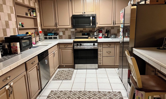 Lakeland Village House | One bedroom w/shared bathroom, WiFi & Amenities in Lake Elsinore Home