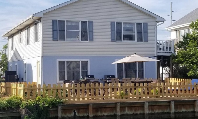 South Bethany Harbor House | One Block to Beach, Sleeps 23 people, no steps to enter, Waterfront Decks