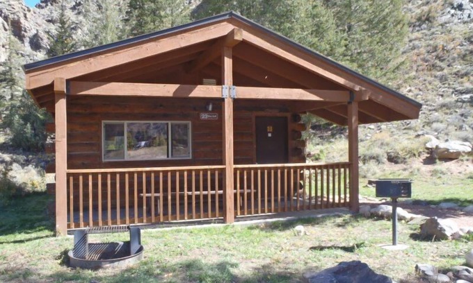 Gunnison Cabin | One BR Cabin with Ample Parking