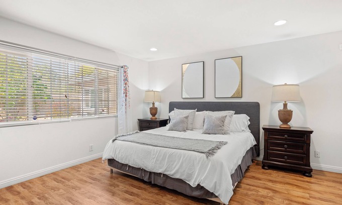 Glendora House | One- Floor villa 4bd 2ba Spacious 2TVs 2 kitchens