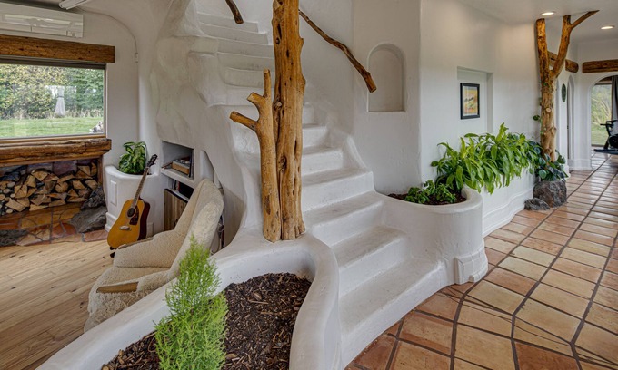 Bend House | One-Of-A-Kind Luxe Retreat 20 Acre Oasis/Ponds/Golf/Hot Tub/Near Town & Bachelor
