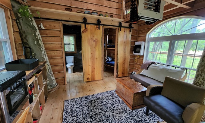 Belfast Cabin | One of a kind Treehouse on the Genesee River