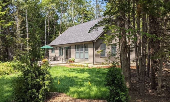 Northeast Harbor House | One Story House on Wooded Lot Near Walking Trails and Acadia National Park