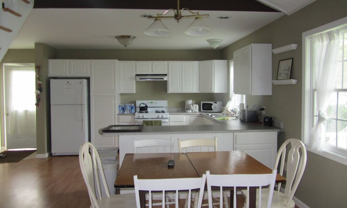 Bridgeport Cottage | Oneida Lake Vacation Rental- 3 miles from new Point Place Casino