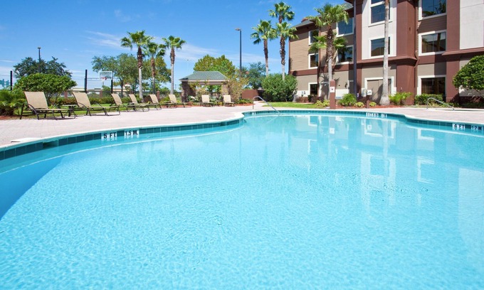 Airport North Condo | Only 1.5 Miles from Orlando International Airport + 24 Hour Fitness Center | 25 Minutes to Disney World