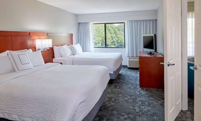 Morrisville Hotel | Only 10 Mins to Marbles Kids Museum! Pool, Pet-friendly, Free Shuttle Service!