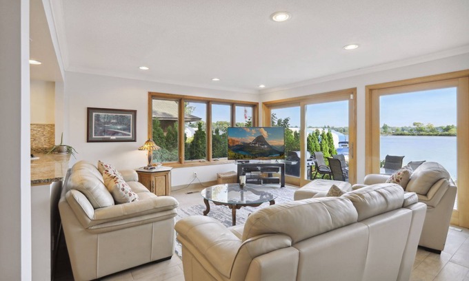 Minnetonka House | ONLY HOUSE FOR RENT ON WAYZATA BAY - COMPLETELY REMODELED - 5 BDR 4 Bath 6 TVs