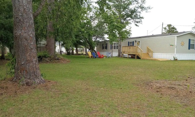 Cape Carteret House | Only10 minute walk to the Inland side of Sound, 3 mile Emerald Isle Beach,Pets