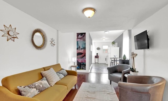 Norris Square Apartment | Open Flat by Park & Metro