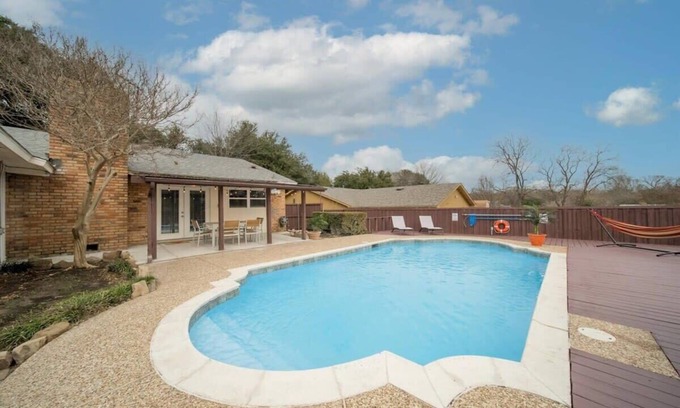 Garland House | Open Space Home for Family, Groups with Privat Pool