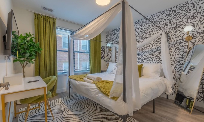 Orange Apartment | Opulence in Olive with Free Parking+EV Charge. 2 Bath & Sleeps 8.✨20% OFF 7days✨