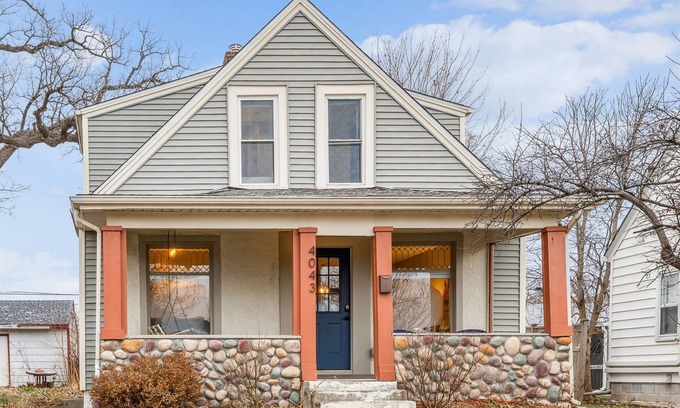 Powderhorn House | Orange Blossom House 10 Minutes from Downtown MPLS Blocks from Light Rail