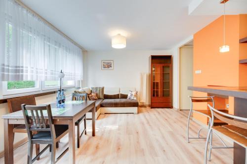 Jelitkowo Apartment | Orange by OneApartments