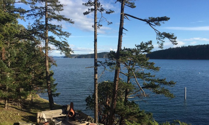 Eastsound House | Orcas Island Waterfront Home, Spectacular Views & Wildlife, Privately Sleeps 6