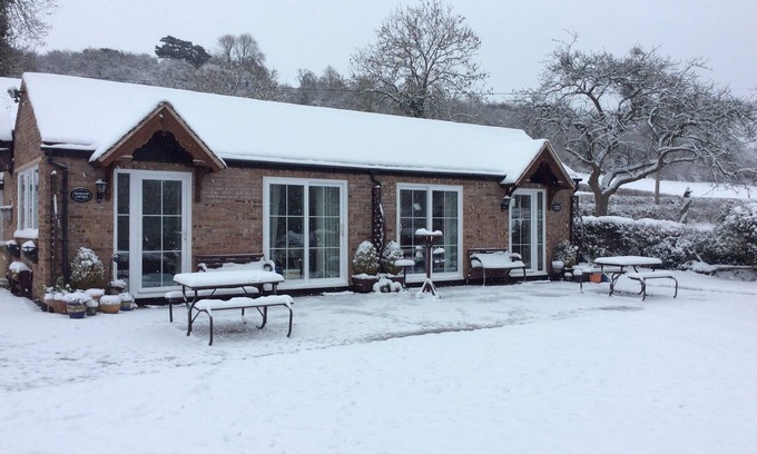 Gloucester House | Orchard Cottage, 2 bedrooms, sleeps 4/6, lovely gardens.