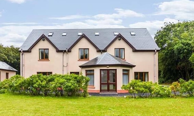 Ballyvaughan Cottage | ORCHARD HOUSE, family friendly in Ballyvaughan, County Clare