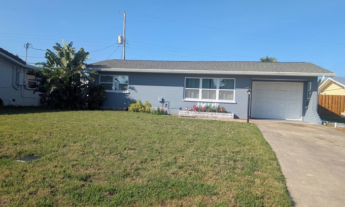 Seaside Homes House | Ormond Beach Bungalow .Come make memories!