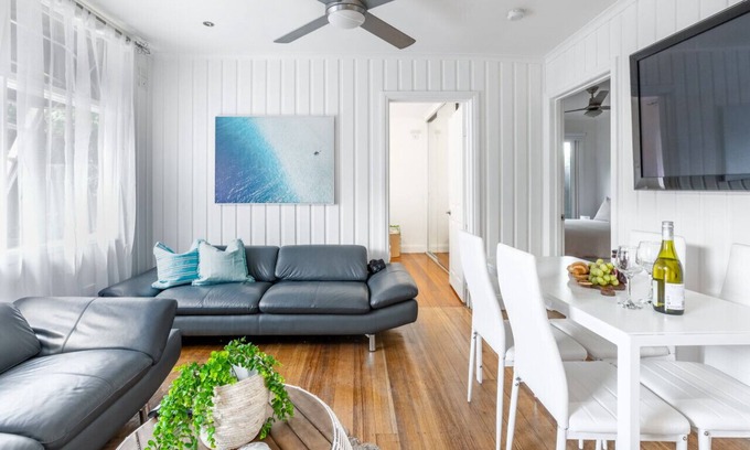 Ocean Grove Apartment | Orton Blue; Beachside getaway for 4, Pets welcome, aircon, walk to shops and beach