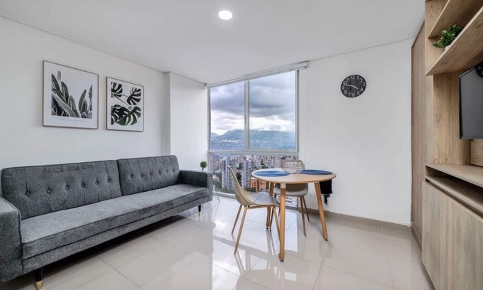 El Tesoro Apartment | Oslo 2411 · New 24th floor Apt - city view