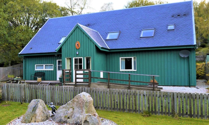 Boat of Garten Cottage | Osprey Cottage - a cottage that sleeps 10 guests in 5 bedrooms