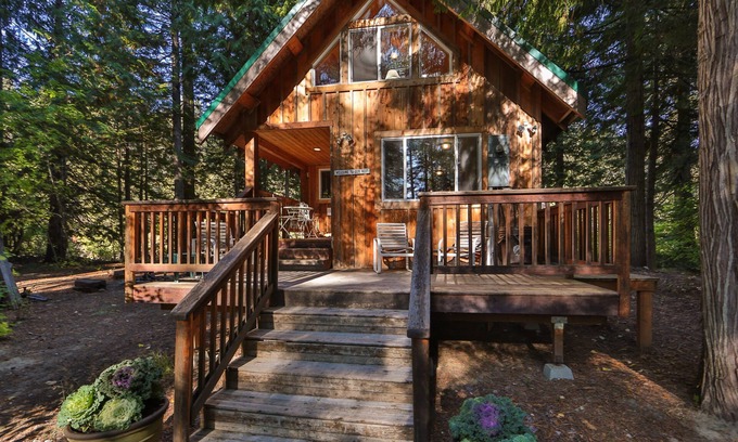 Leavenworth Cabin | Osprey Nest Cabin: Cozy private mountain cabin on the Wenatchee Rivernnnnnnn