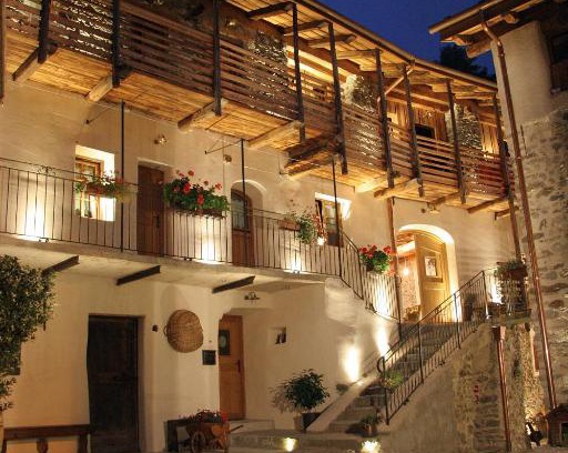 Tirano House | Ostello del Castello Tirano