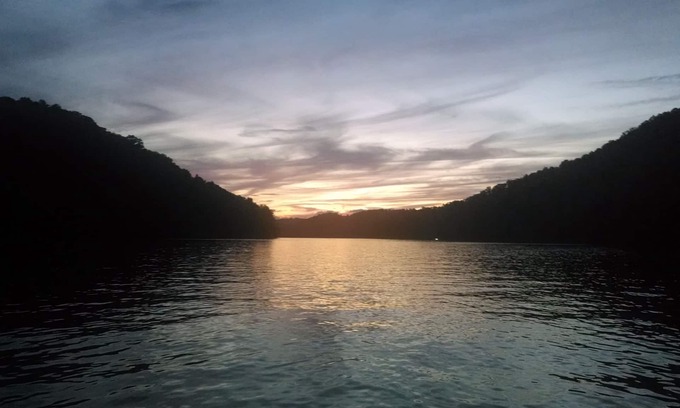New Tazewell Boat Rental | "Our Happy Place", Floating Home, Sleeps 10; 4 bed/1.5 bath
