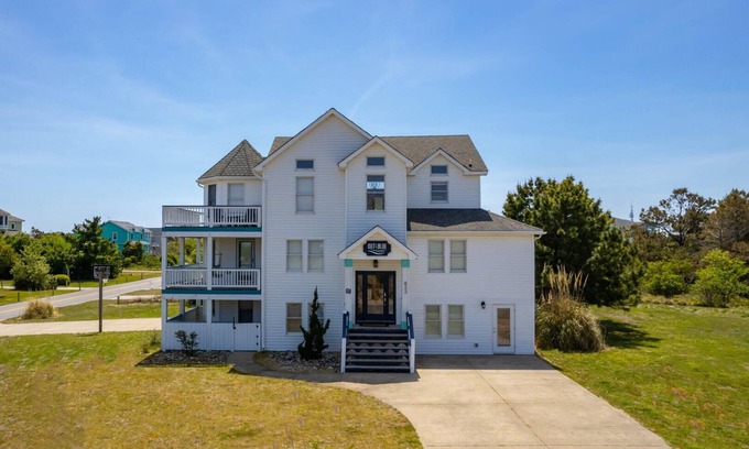 Whalehead Beach House | Out of the Blue 8 Bedroom Home With Private Pool