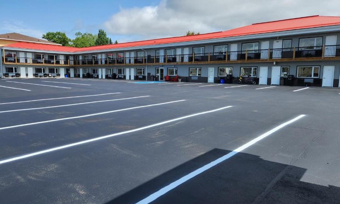 Algoma District Hotel | Outdoorsman Motel