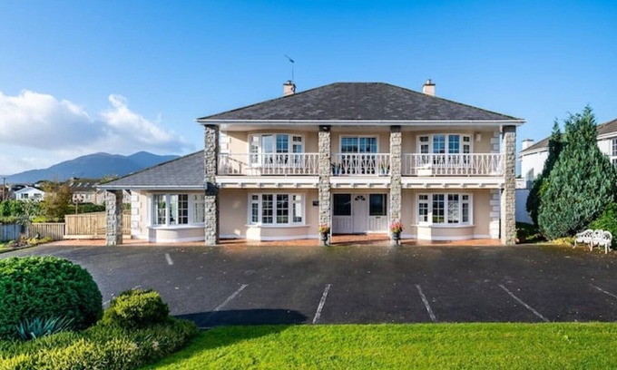 Killarney House | Outstanding Luxurious House in Killarney- 5mins walk to Killarney Town Centre
