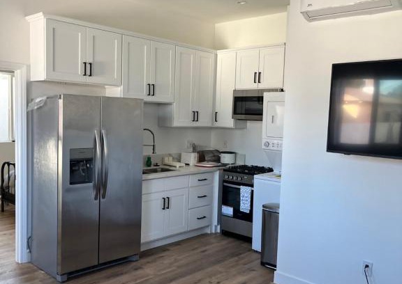 Lake Balboa House | Outstanding new 1 bedroom 1 Bath