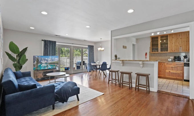 Des Plaines House | Outstanding Ohare Oasis
