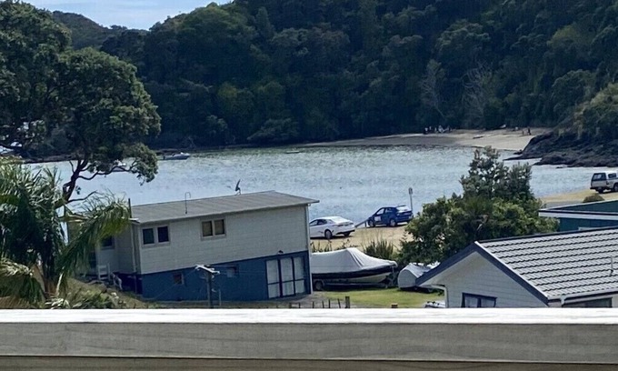 Tutukaka House | Overlooking beautiful Tutukaka Harbour. Only 100m from Pacific Bay beach