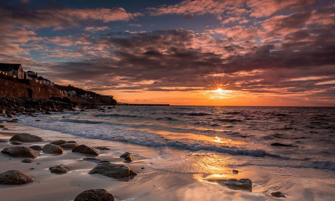 Sennen Cove Apartment | Overlooking the beach and sea at Sennen cove