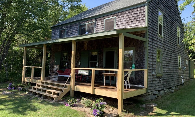 Friendship Cottage | Overlooking the Ocean with Large Porch