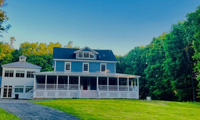 Ulster Park House | Oversized Country house, Quiet Retreat & Gathering space ~NEW !