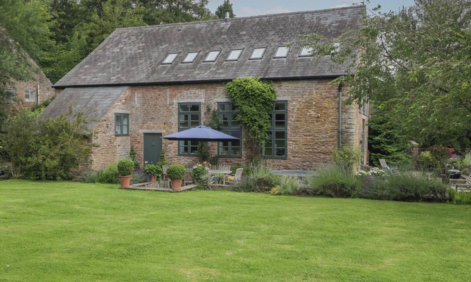 Little Cowarne Cottage | OWL BARN, family friendly, luxury holiday cottage in Leominster