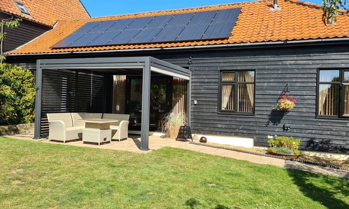 Norwich House | Owl Barn, Sisland - spacious apartment