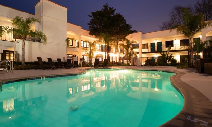 Pismo Beach Hotel | Oxford Suites Pismo Beach